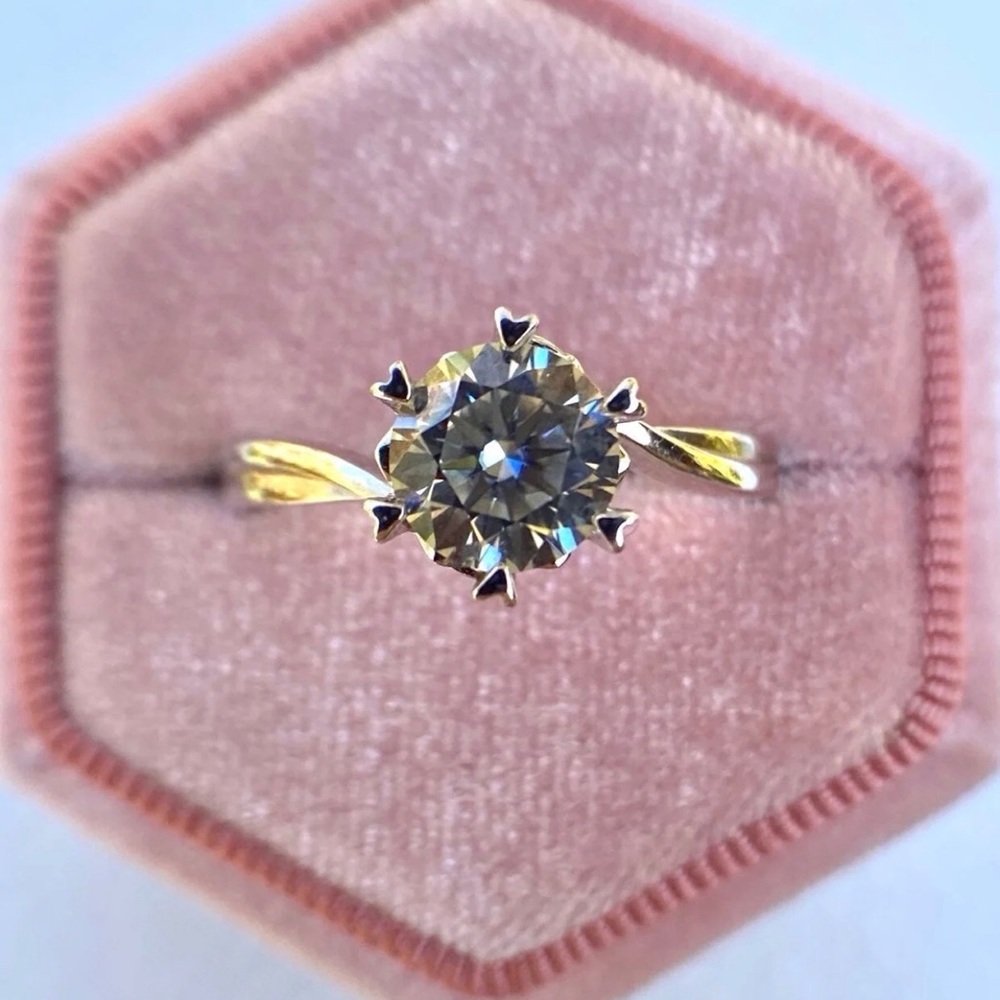 Heart solitaire Moissanite Engagement Ring